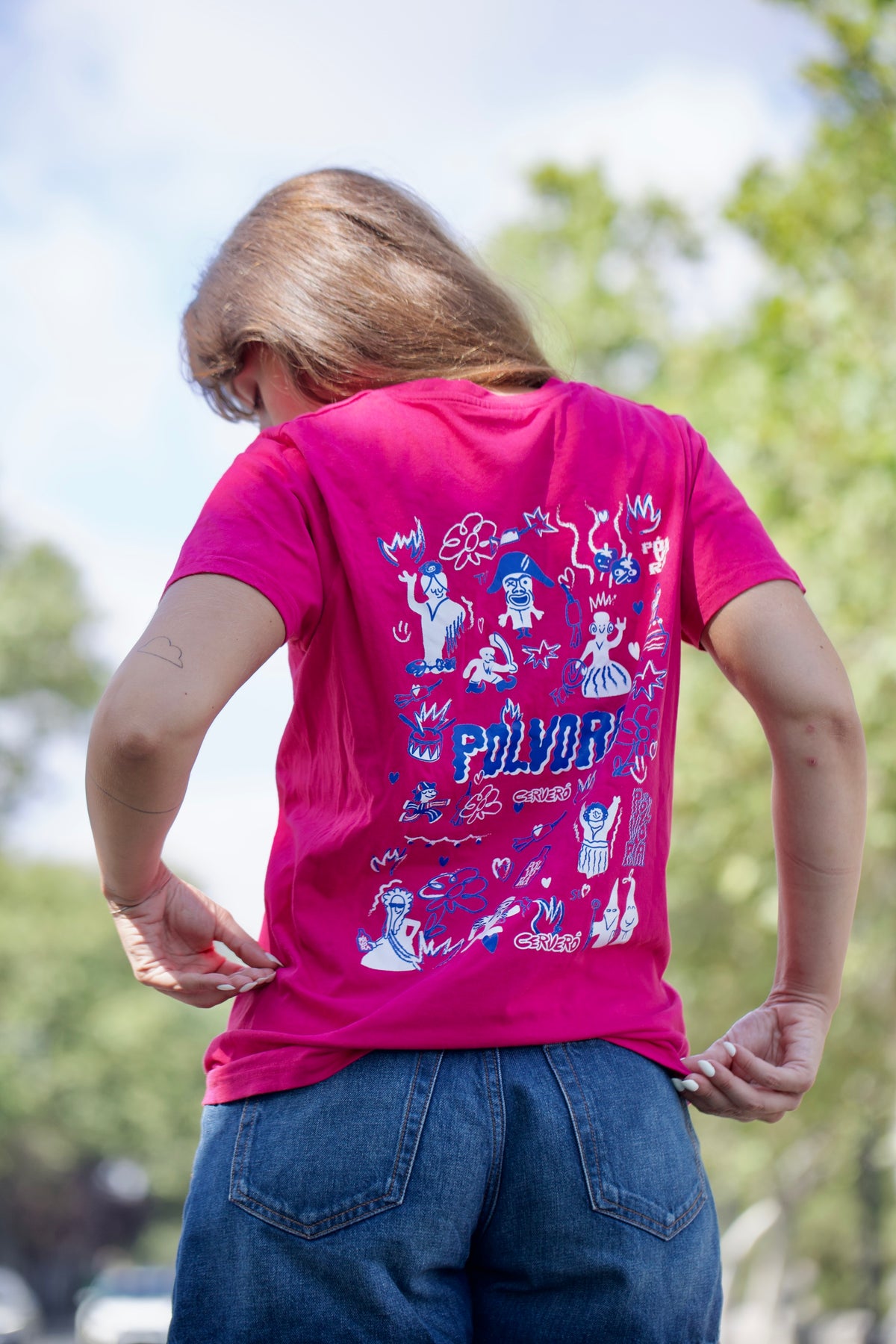 Camiseta Pólvora de Cerveró amb il·lustracions a l’esquena. Cassalla Cerveró. Cazalla valenciana.